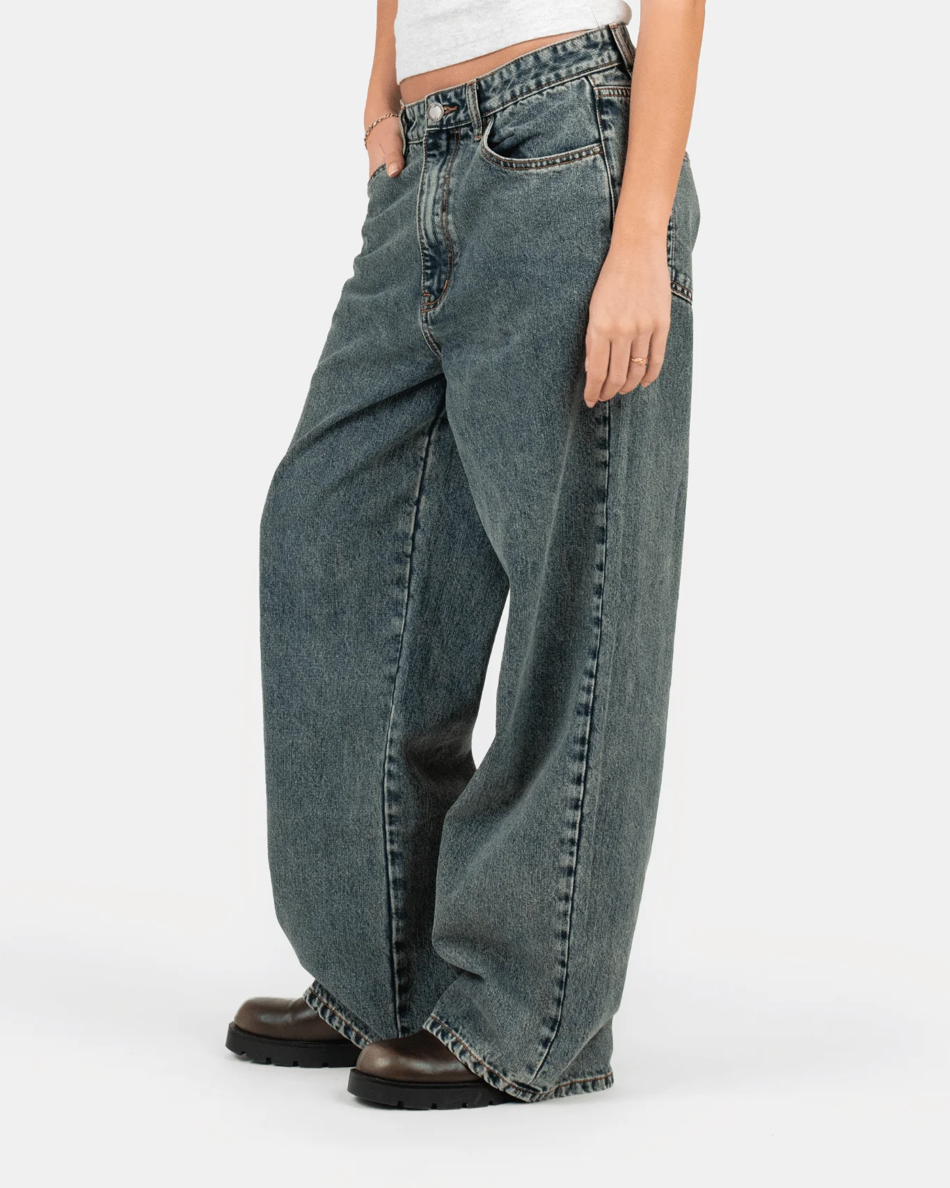 Baggy denim jeans mid blue vintage wash - Image 3