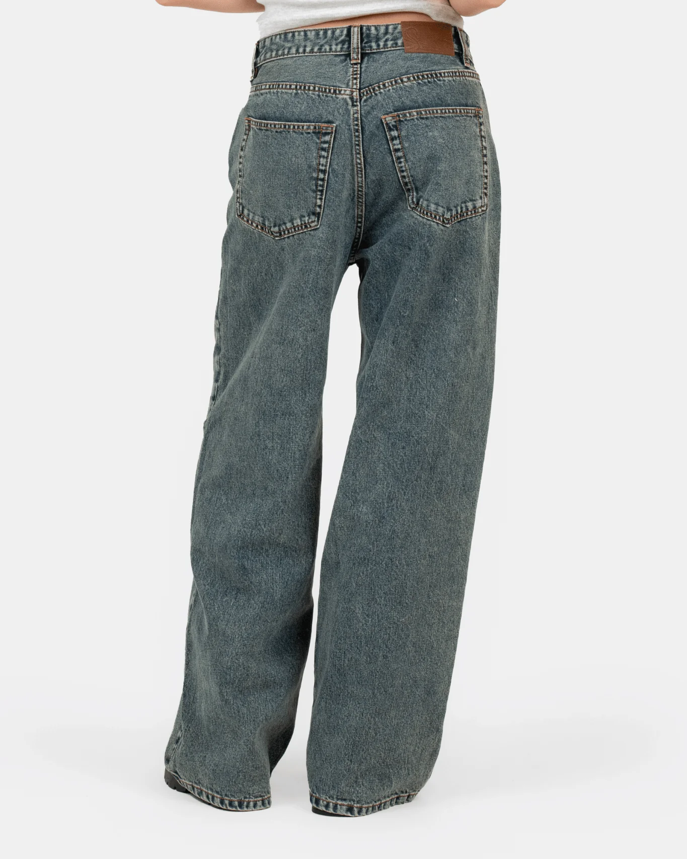Baggy denim jeans mid blue vintage wash - Image 4