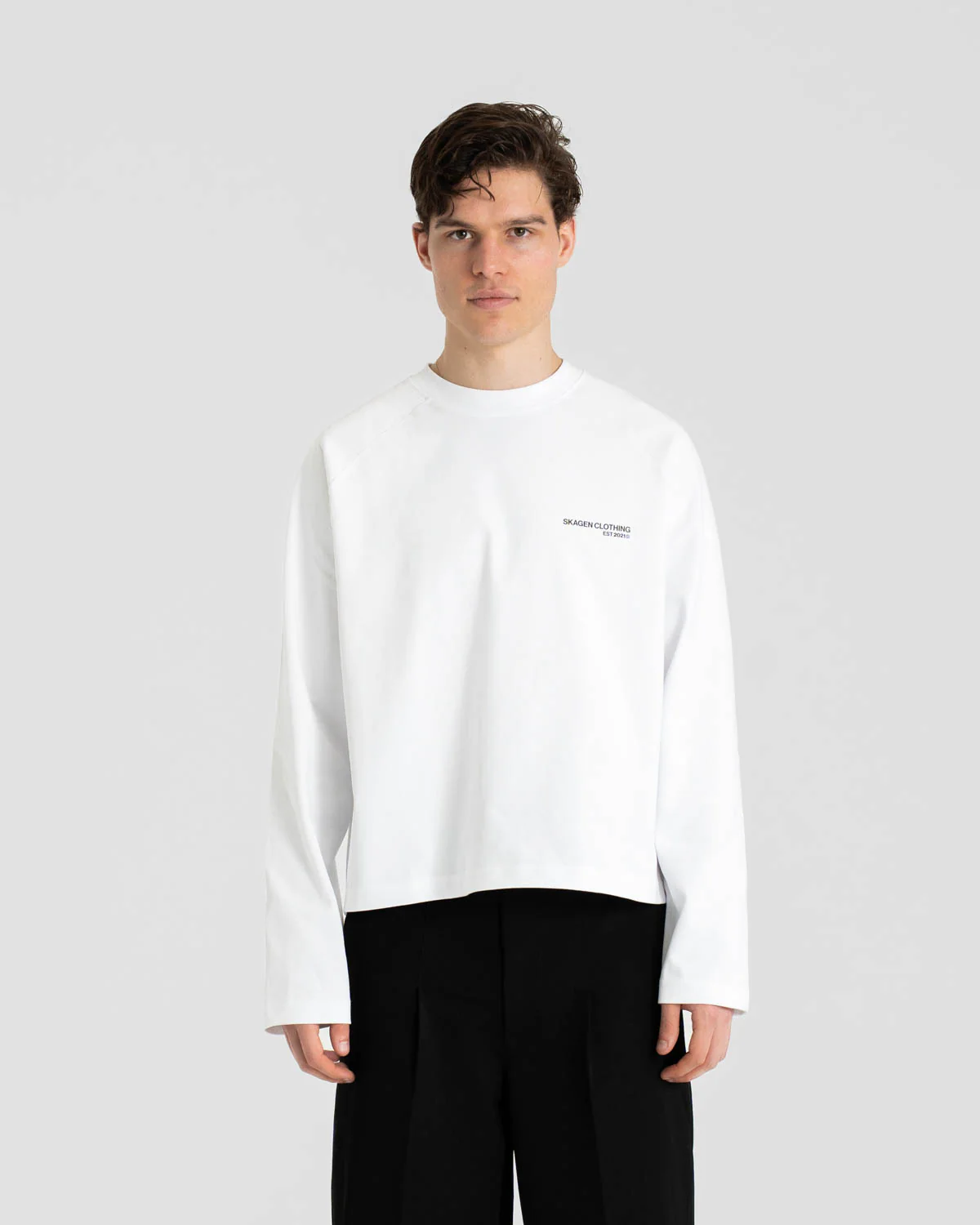 Everyday Essential Raglan Longsleeve White - Image 3