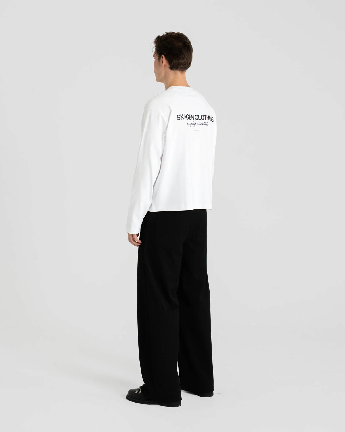 Everyday Essential Raglan Longsleeve White - Image 6